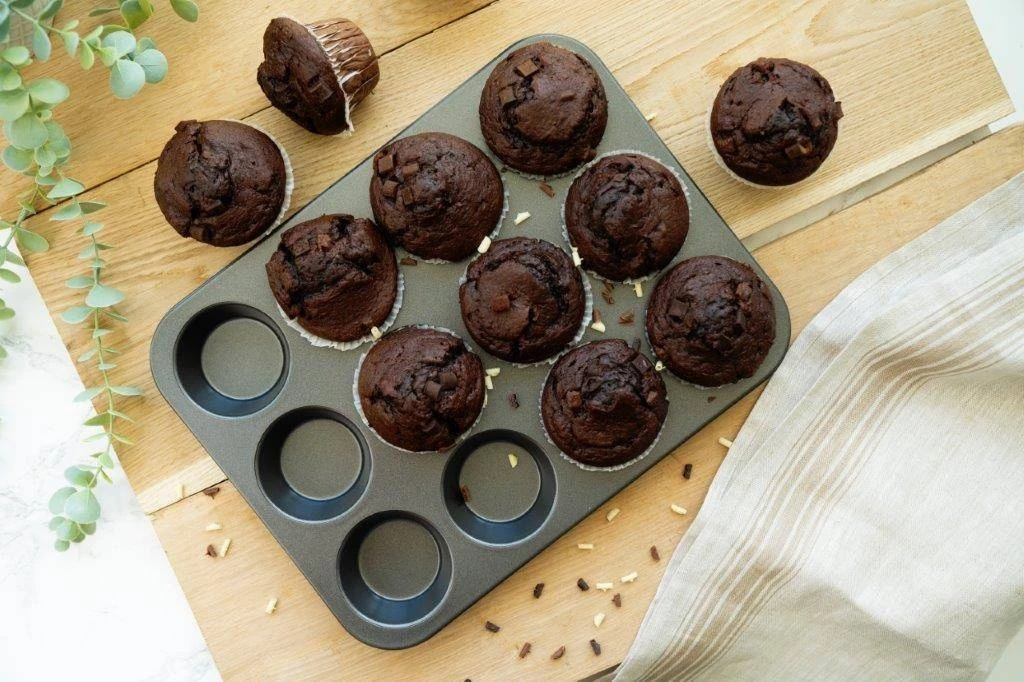 Luxe 12 Cup Muffin Pan 4 Luxe 12 Cup Muffin Pan - Image 4