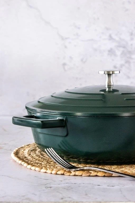 Masterclass Cast Aluminium Shallow Casserole Dish 28cm Green 3 Masterclass Cast Aluminium Shallow Casserole Dish 28cm Green - Image 3